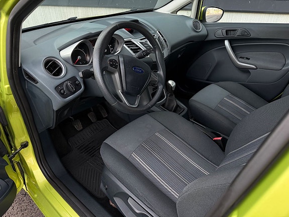 Ford Fiesta 9 of 12