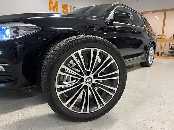 BMW 520 2 of 5