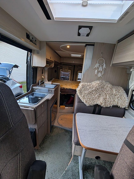 Pøssl Pössl Road Camp 540 – smidig 5,41 m plåtis | solcell | off-grid | 4 färdplatser 13 of 15