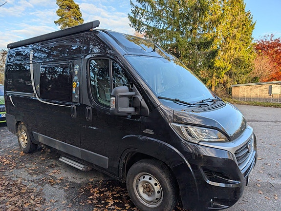 Pøssl Pössl Road Camp 540 – smidig 5,41 m plåtis | solcell | off-grid | 4 färdplatser 2 of 15