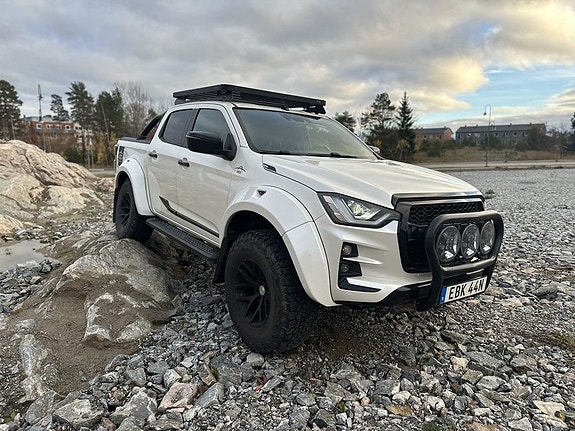 Isuzu Arctic Truck AT35 4 of 5