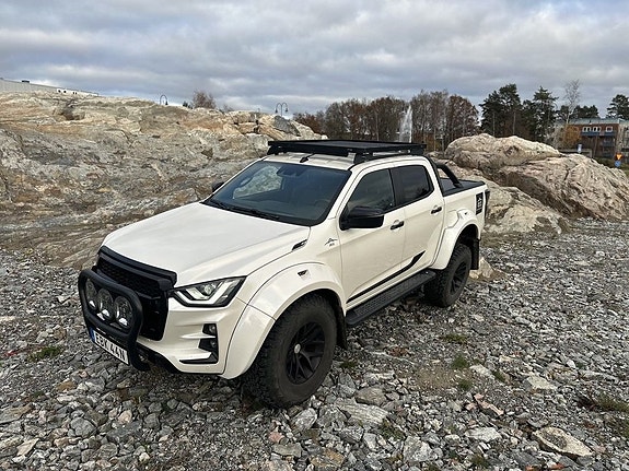 Isuzu Arctic Truck AT35