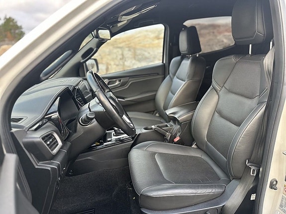 Isuzu Arctic Truck AT35 14 of 25