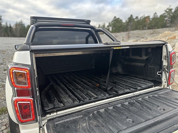 Isuzu Arctic Truck AT35 13 of 25