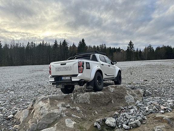 Isuzu Arctic Truck AT35 6 of 25
