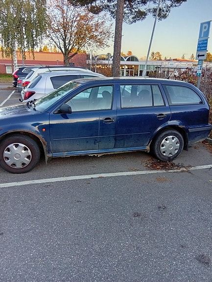 Skoda Octavia 2 of 5