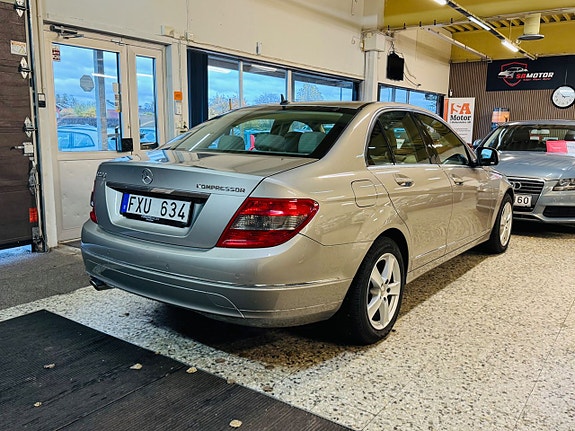 Mercedes-Benz C200 4 of 21
