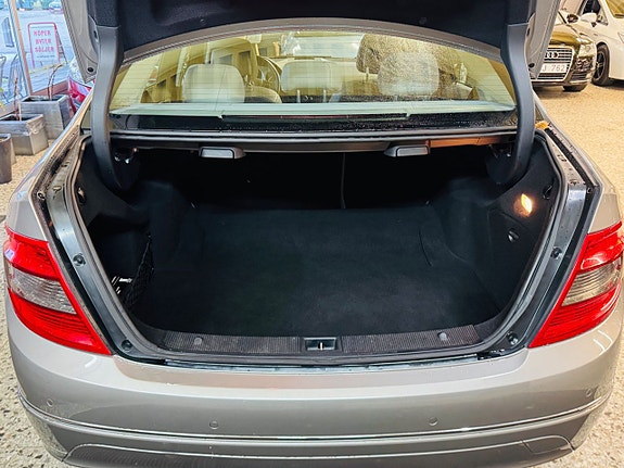 Mercedes-Benz C200 6 of 21