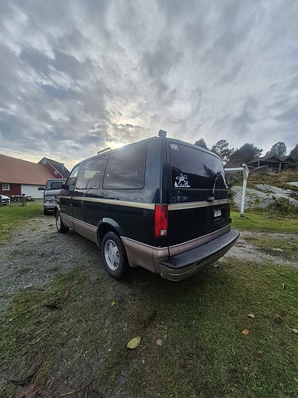 Chevrolet Astro 7 of 15