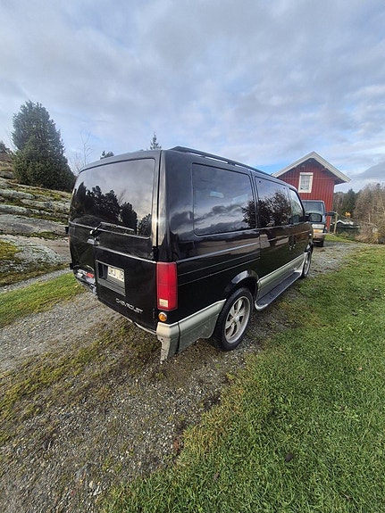 Chevrolet Astro 4 of 15