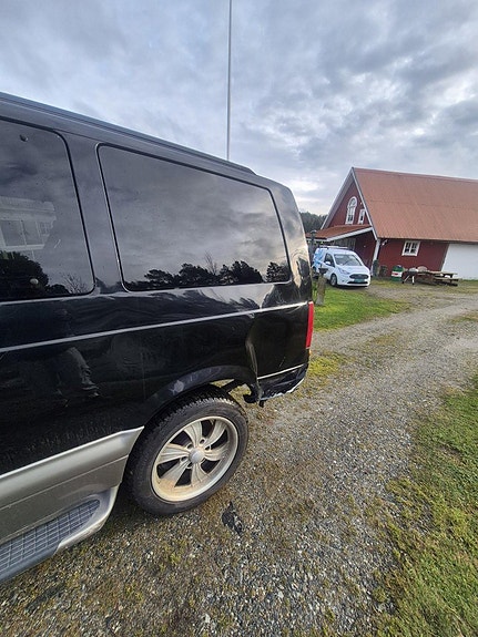 Chevrolet Astro 3 of 15