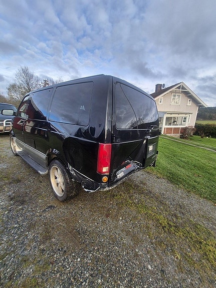 Chevrolet Astro 2 of 15