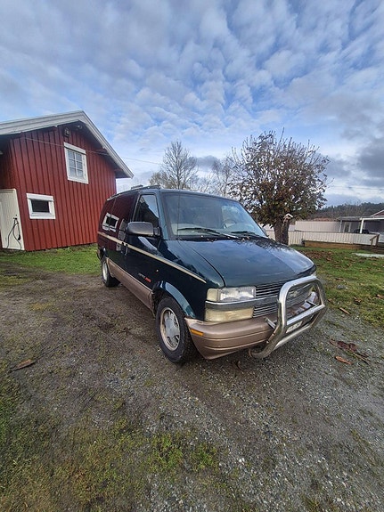 Chevrolet Astro 9 of 15