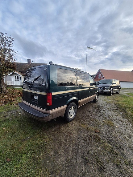 Chevrolet Astro 8 of 15
