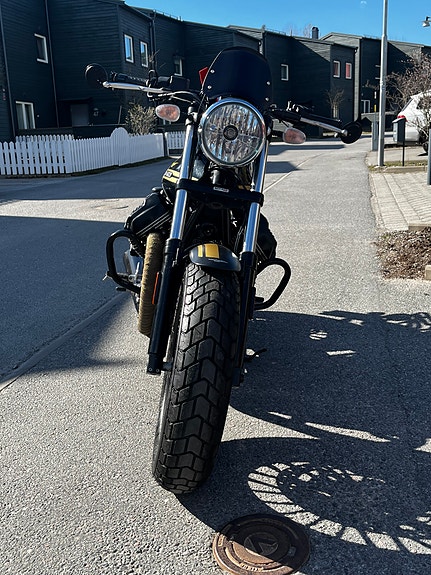 Moto Guzzi Bobber V9 11 of 23