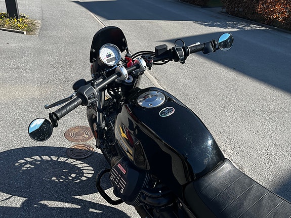 Moto Guzzi Bobber V9 13 of 23