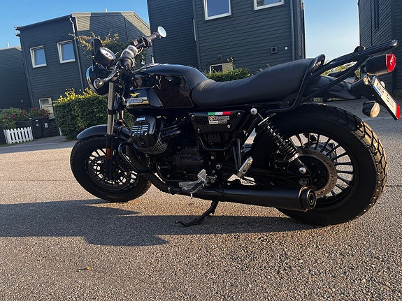 Moto Guzzi Bobber V9 16 of 23