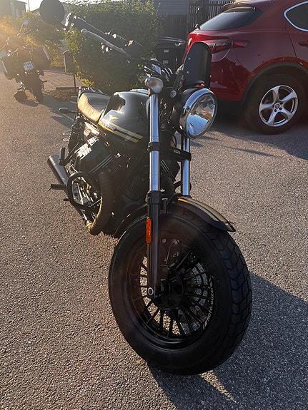 Moto Guzzi Bobber V9 18 of 23