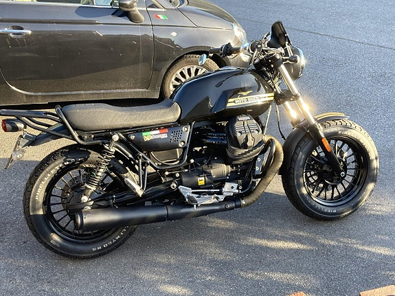 Moto Guzzi Bobber V9 7 of 23