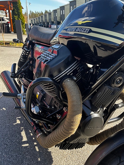 Moto Guzzi Bobber V9 15 of 23