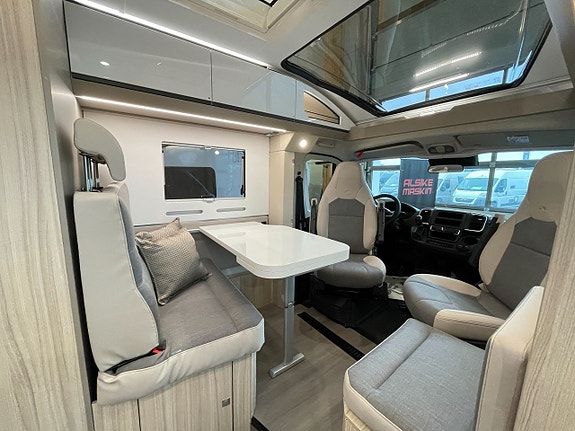 Adria Compact Supreme SL / B-körkort / under 7m / Automat / 6 of 25
