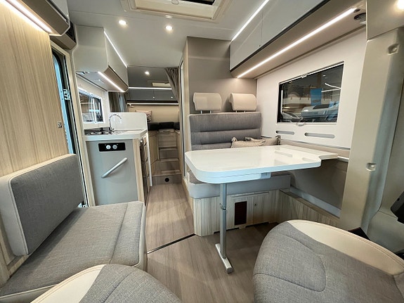 Adria Compact Supreme SL / B-körkort / under 7m / Automat / 8 of 25