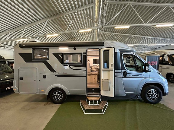 Adria Compact Supreme SL / B-körkort / under 7m / Automat / 2 of 25