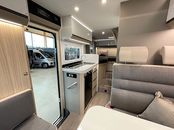 Adria Compact Supreme SL / B-körkort / under 7m / Automat / 9 of 25