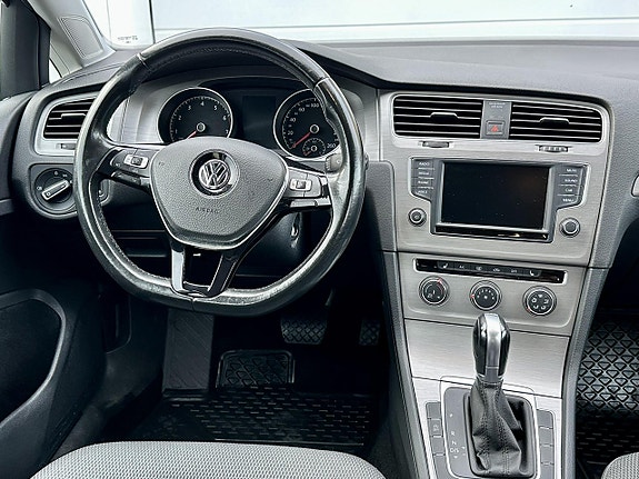 Volkswagen Golf VII 5 of 10
