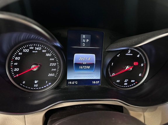 Mercedes-Benz GLC220 d 26 of 27