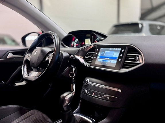 Peugeot 308 SW 11 of 12