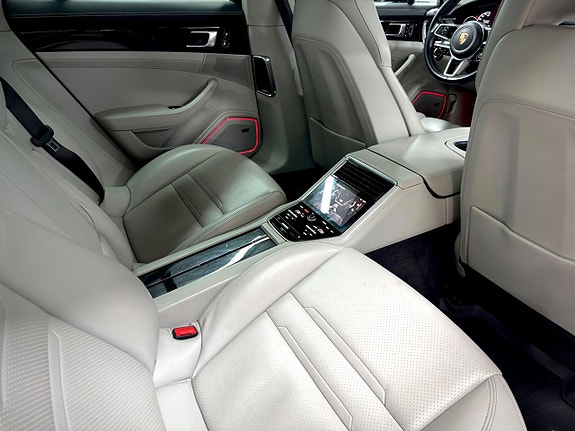 Porsche Panamera 4S 26 of 26