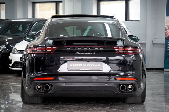 Porsche Panamera 4S 3 of 5
