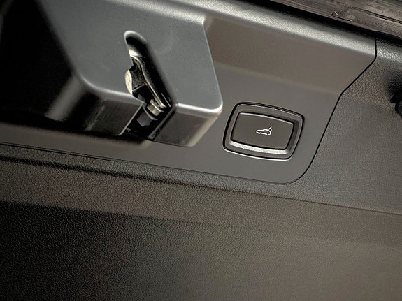 Porsche Panamera 4S 24 of 26