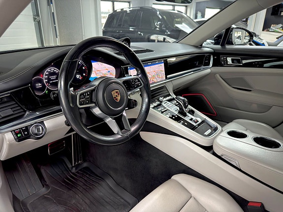 Porsche Panamera 4S 14 of 26