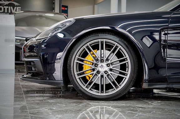 Porsche Panamera 4S 9 of 26