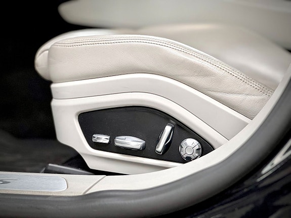 Porsche Panamera 4S 23 of 26