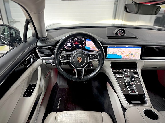 Porsche Panamera 4S 13 of 26