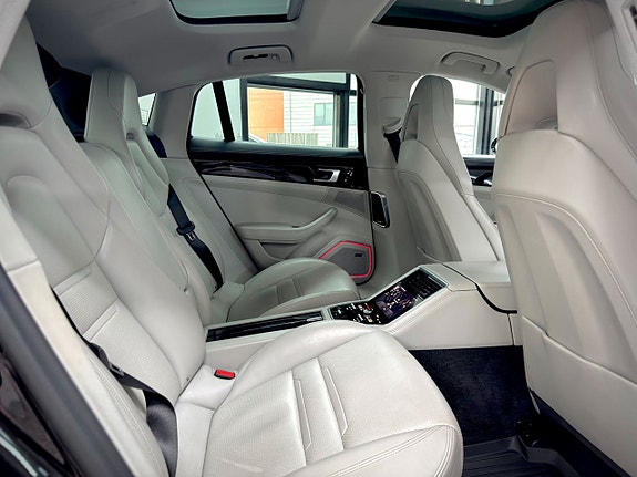 Porsche Panamera 4S 25 of 26