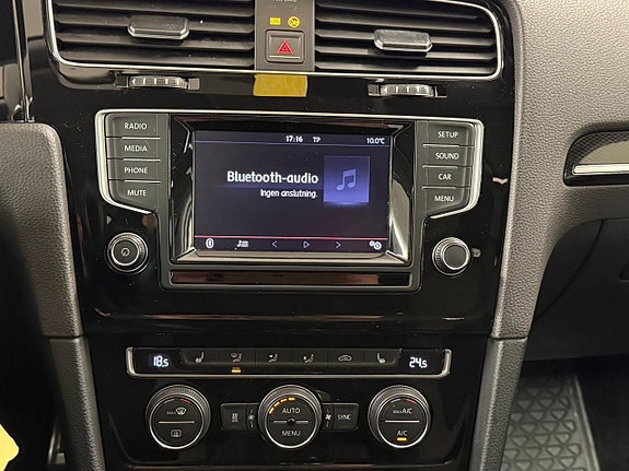 Volkswagen Golf VII 24 of 27