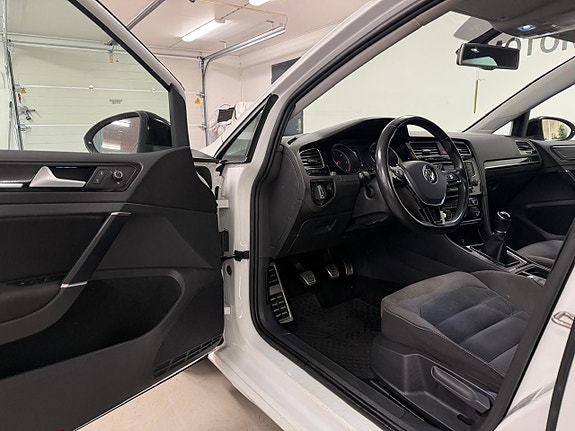 Volkswagen Golf VII 8 of 27