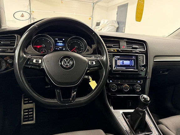 Volkswagen Golf VII 10 of 27