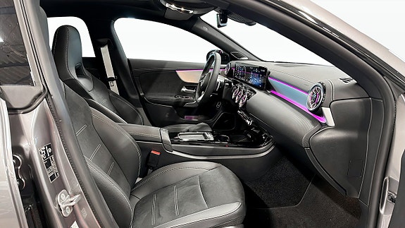 Mercedes-Benz CLA250 e 3 of 5