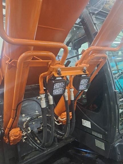 Hitachi ZX 225 US LC-7 MED BLAD , SÄLJES 14 of 17