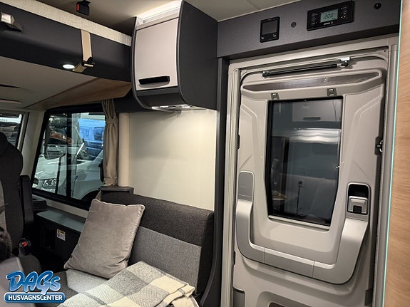 Knaus L!VE I 700 MEG 9 of 21
