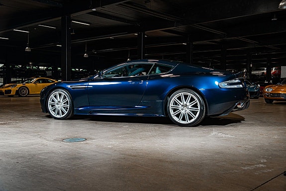 Aston Martin DBS 3 of 5