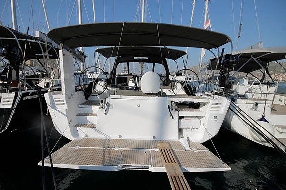 Dufour 530 - 2022 2 of 12