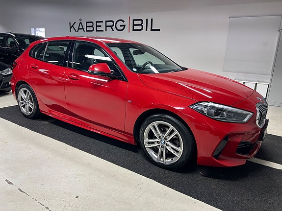 BMW 118i 2 of 5