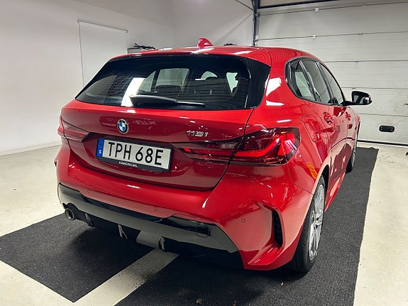 BMW 118i 4 of 5
