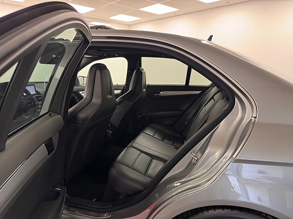Mercedes-Benz C63 13 of 18